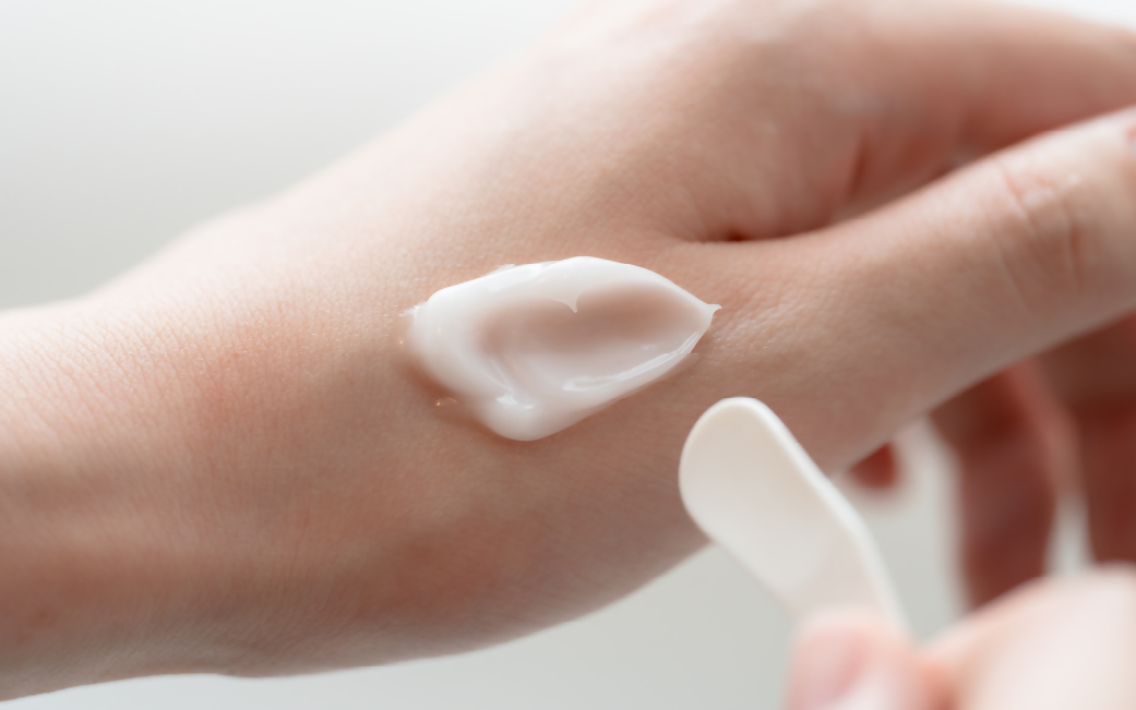 1973 ミキモト　コスメティックス　リンクル＆ホワイト　スキンパーフェクション　ジェルN　3個セット（エッセンスマスクLX　2枚付き）御木本製薬 伊勢志摩産真珠成分 オールインワン スキンケア 医薬部外品 シワ改善 美白 無香料 無着色 パラベン不使用 アルコールフリー アレルギーテスト済み ベタつきなし しっとり　シート状美容マスク2枚付　