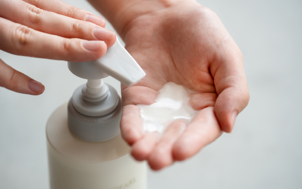 1529　ムーンパール　モイスチャー　ヘアケア 2点セット　ミキモトグループ 御木本製薬　シャンプー　トリートメント　伊勢志摩産真珠成分　伊勢志摩海藻成分　ノンシリコン　パラベンフリー　ホテルアメニティー　フローラルの香り　うるおい　ツヤ　エイジングケア　コシ　エイジングケア　コシ　まとまり