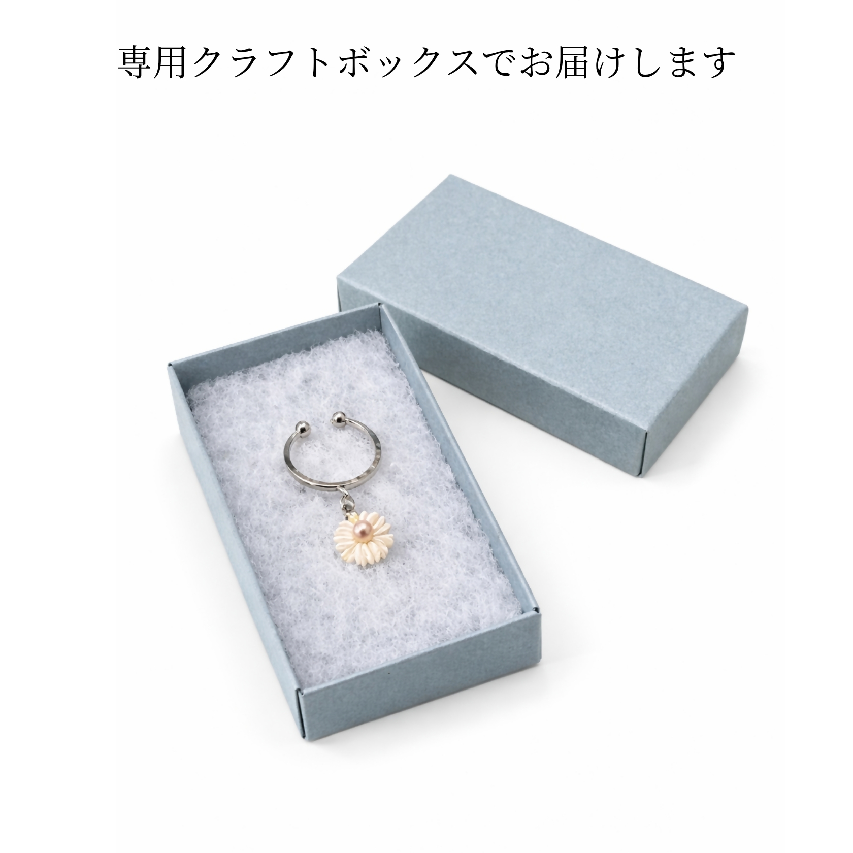 2158 LYKKE マーガレットデザイン 淡水真珠（4.5mm） シルバーイヤーカフ小径　シェル 白蝶貝 花モチーフ レディース ノンホールピアス 上品アクセサリー フォーマル ギフト プレゼント フラワー 日本製 伊勢 伊勢志摩