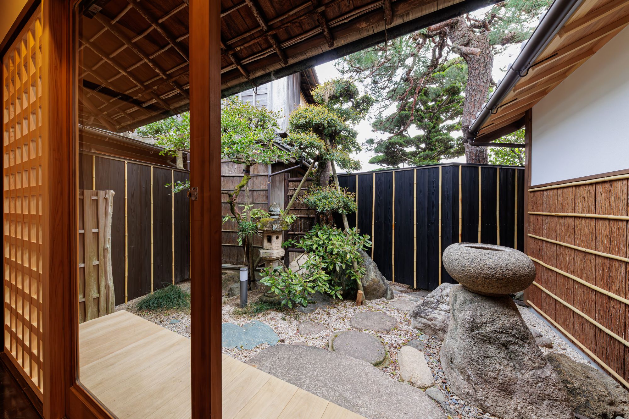 1818 NIPPONIA HOTEL伊勢河崎 商人町1泊2日 ペア宿泊 旅行券（朝食付き）　伊勢 河崎 伊勢神宮 参拝 巡礼 宿泊 ホテル 旅行 観光 宿泊チケット 朝食付き NIPPONNIA 癒し 歴史