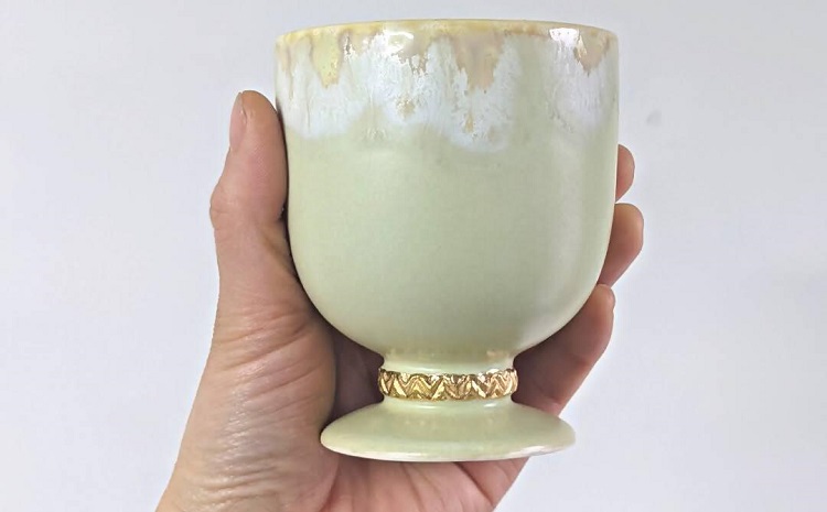 c_73　NAOKO HATA CERAMICS　上品で金彩が美しいゴブレット