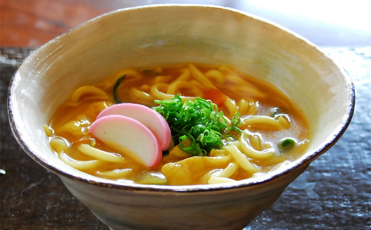 ad04　陣田屋商店　カレーうどん（生麺）黒カレーうどん（半生麺）極細そば（乾麺）とんこつラーメン（生ラーメン）うどん（乾麺）の5種類セット