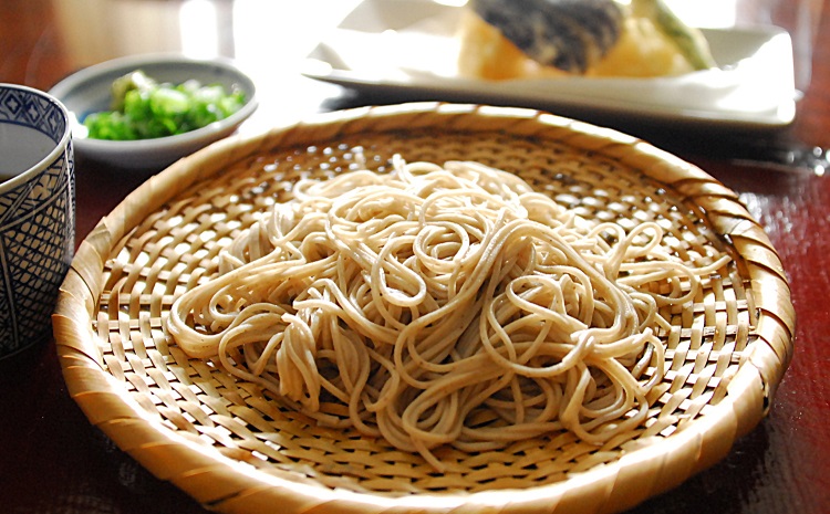 ad04　陣田屋商店　カレーうどん（生麺）黒カレーうどん（半生麺）極細そば（乾麺）とんこつラーメン（生ラーメン）うどん（乾麺）の5種類セット