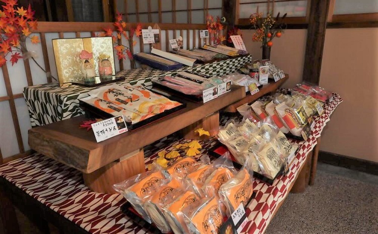 a#01　陣田屋商店　カレーうどん（生麺）黒カレーうどん（半生麺）うどん（乾麺）の3種類セット