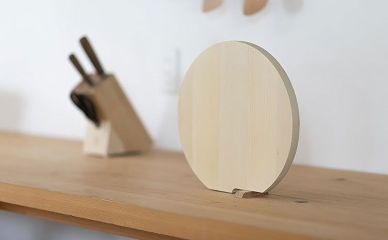 青森ひばの丸まな板 スタンド付き L 木製 青森ひば 青森ヒバ 木工品 卓上 国産 キッチン用品 調理器具 アウトドア キャンプ カットボード カッティングボード 梅沢木材工芸社