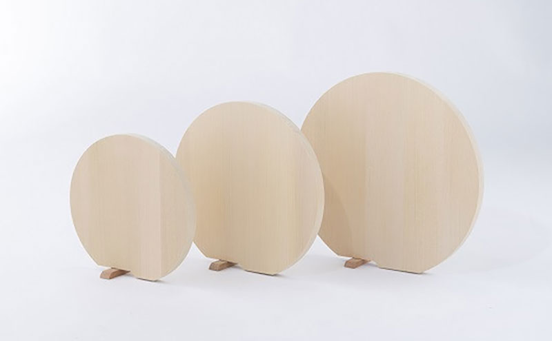 青森ひばの丸まな板 スタンド付き M 木製 青森ひば 青森ヒバ 木工品 卓上 国産 キッチン用品 調理器具 アウトドア キャンプ カットボード カッティングボード 梅沢木材工芸社