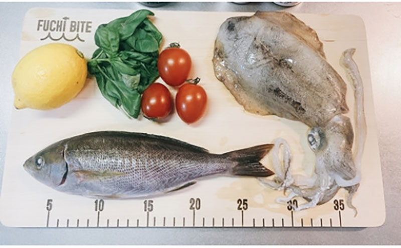 【FUCHI BITE】 スケール付き 木製まな板（ヒノキ） 木製 ヒノキ 檜 木工品 卓上 国産 キッチン用品 キッチングッズ 調理器具 日用品 日用雑貨 アウトドア キャンプ カットボード カッティングボード