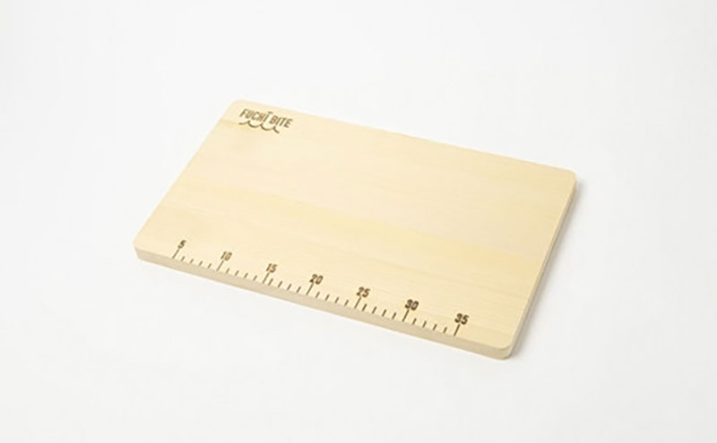 【FUCHI BITE】 スケール付き 木製まな板（青森ヒバ）・フタ付きワイドパンセット 木製 青森ひば 青森ヒバ 木工品 卓上 国産 キッチン用品 キッチングッズ 調理器具 日用品 日用雑貨 アウトドア キャンプ カットボード カッティングボード フライパン