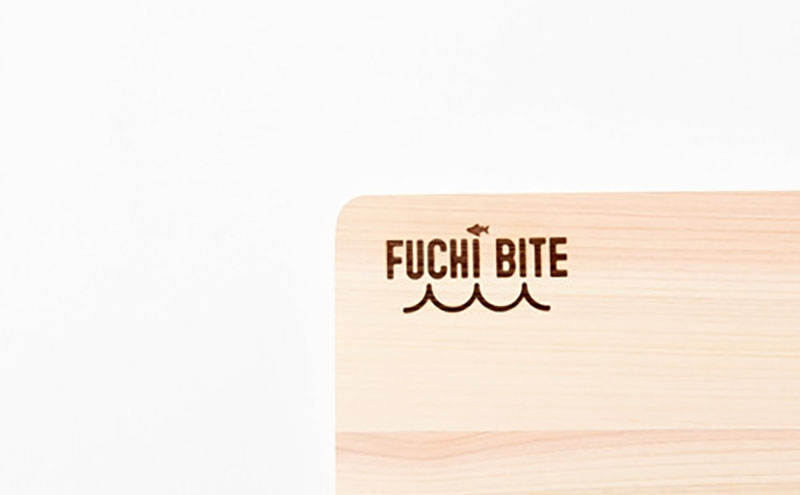 【FUCHI BITE】 スケール付き 木製まな板（ヒノキ） 木製 ヒノキ 檜 木工品 卓上 国産 キッチン用品 キッチングッズ 調理器具 日用品 日用雑貨 アウトドア キャンプ カットボード カッティングボード