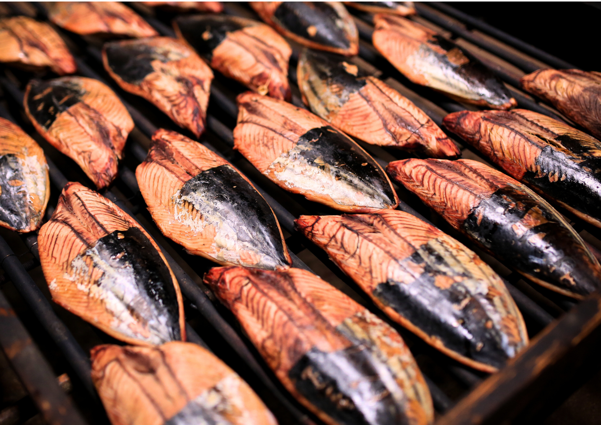 燻し鰹 生節【ほぐし】 醤油味 60g × 3袋 ／ 鰹 カツオ なまりぶし なまり節 生節 ほぐし フレーク 醤油 しょうゆ しょうゆ味 薫製 スモーク お酒 おつまみ ご飯 おにぎり サラダ アレンジ 老舗 角助屋 伊勢 志摩 三重県 5000円 5千円 五千円