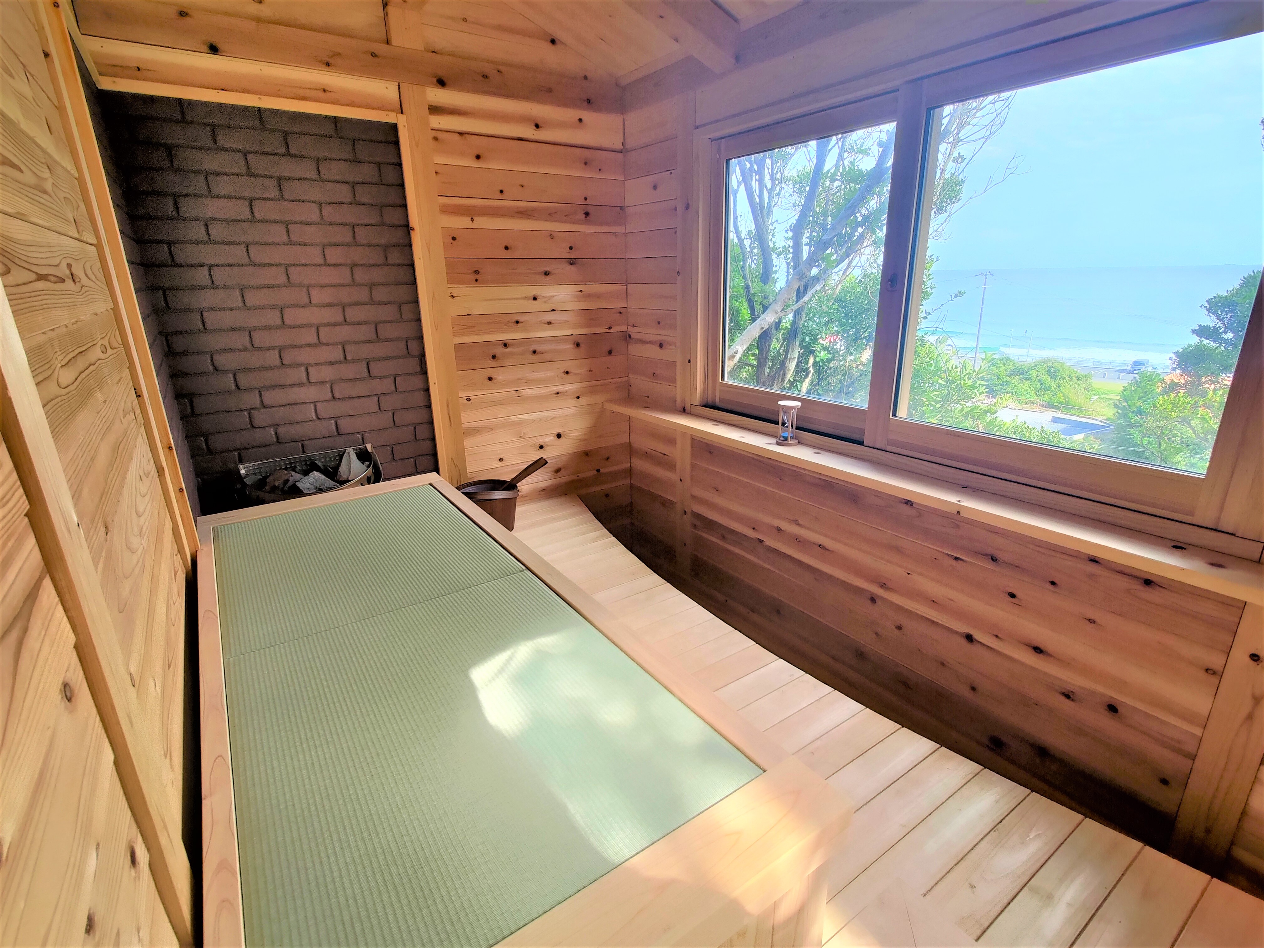 カブクリゾートペア宿泊券（トレーラーハウス利用） / 伊勢志摩 伊勢 志摩 三重 旅行券 旅行 体験 宿泊 観光 貸し切り 貸切 グランピング サウナ バーベキュー アウトドア キャンプ いせ しま かんこう りょこう 食べる 泊まる 遊ぶ