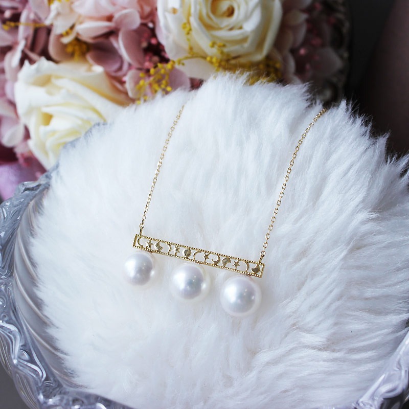 真珠 アクセサリー ネックレス パール 8mm ～ 8.5mm 伊勢志摩 志摩 ギフト プレゼント 冠婚葬祭 慶事 結婚式 母の日 ホワイトデー クリスマス 18金 3粒 貝 アコヤ貝 アコヤ真珠 / 志摩産アコヤ真珠 8-8.5ミリ 月星バランスネックレス