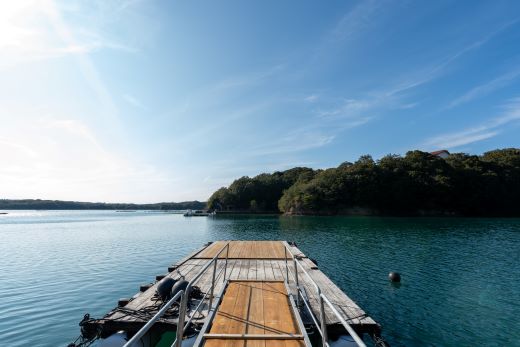 【船で感じる英虞湾の魅力！】宿泊付き・うみらぼ一島貸し利用券+船で感じる英虞湾の魅力セット（5名まで） / 貸し切り 貸切 キャンプ BBQ サウナ コワーキング 伊勢志摩 海 島 離島 旅行 チケット クルーズ