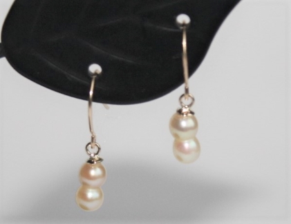 アコヤ真珠 3～4mm ピアス K18 アクセサリー 伊勢 志摩 伊勢志摩 志摩産 真珠 パール アコヤ貝 アクセサリー ピアス ギフト プレゼント 冠婚葬祭 慶事 弔事 結婚式 入学式 卒業式 国産 誕生石 記念日 真珠の里 ベビーパール双子ピアス（ K18 ）