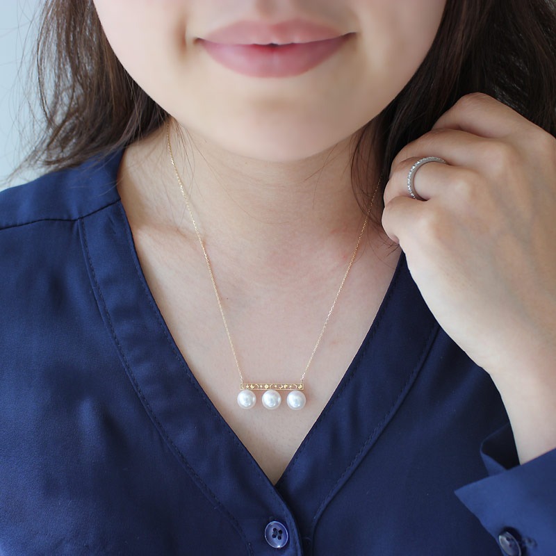 真珠 アクセサリー ネックレス パール 8mm ～ 8.5mm 伊勢志摩 志摩 ギフト プレゼント 冠婚葬祭 慶事 結婚式 母の日 ホワイトデー クリスマス 18金 3粒 貝 アコヤ貝 アコヤ真珠 / 志摩産アコヤ真珠 8-8.5ミリ 月星バランスネックレス