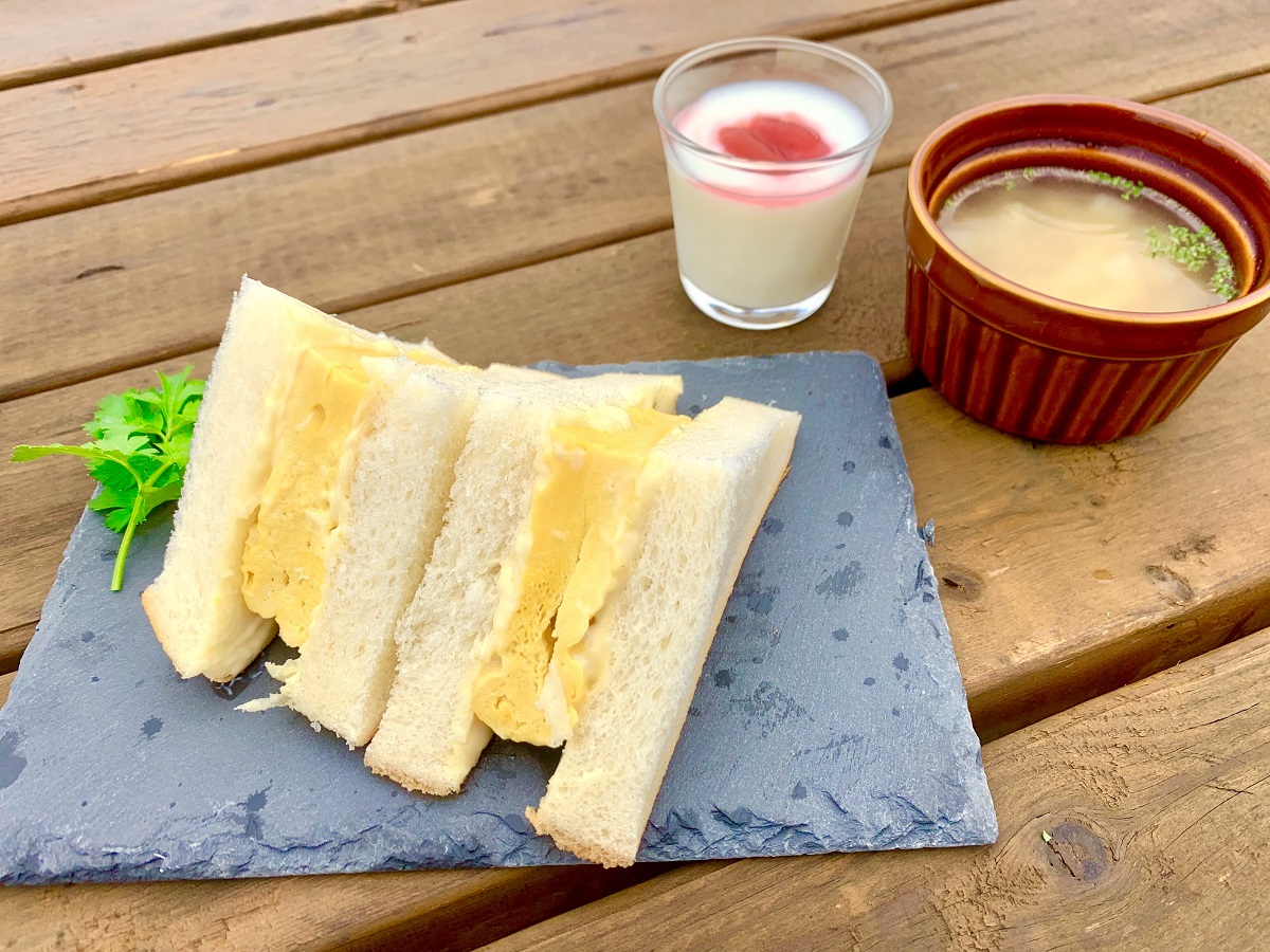 カブクリゾートペア宿泊券（トレーラーハウス利用） / ペア 伊勢志摩 志摩 三重 宿泊券 一泊二食 1泊2食 クーポン付き 宿泊 旅行 観光 サウナ BBQ 〔200-23〕