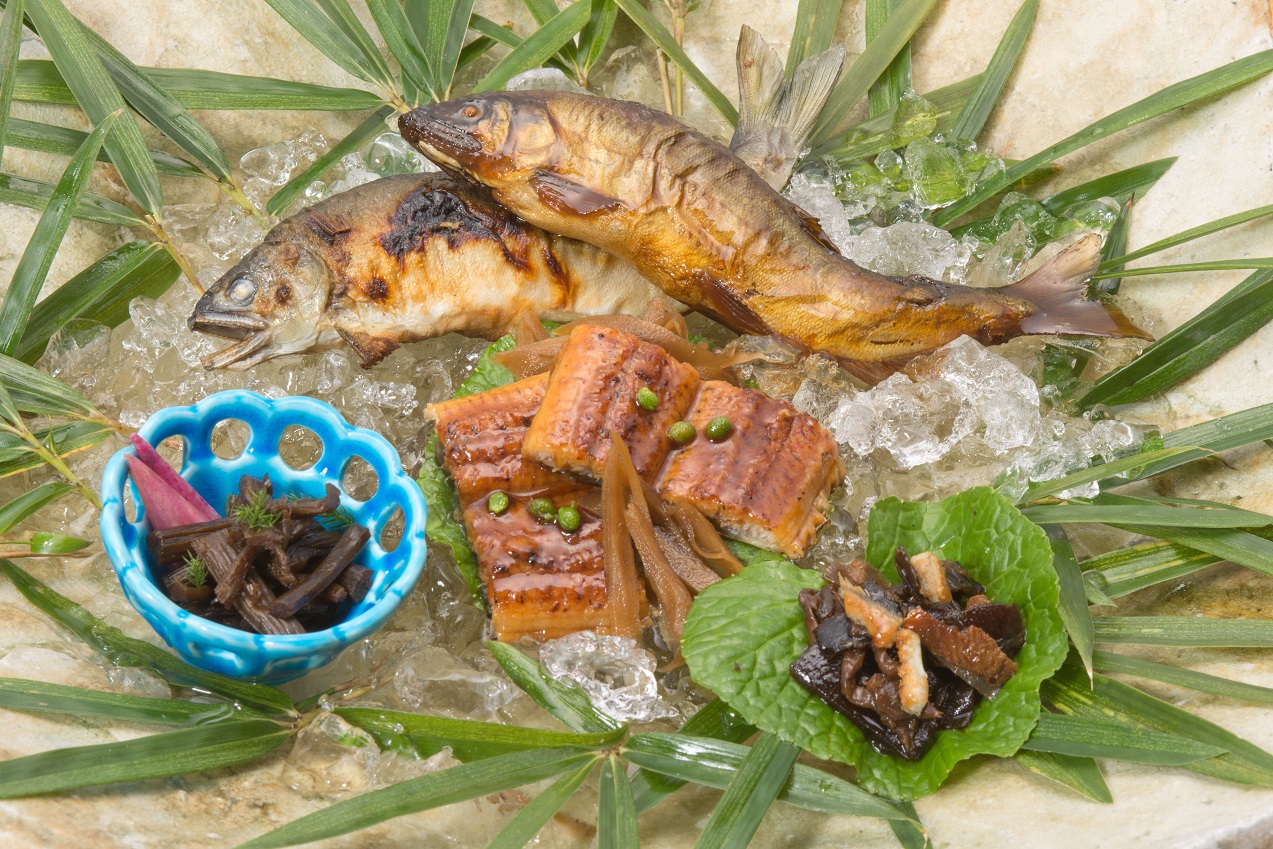 US10　「鄙茅」（ひなかや）料理長季節のおまかせお食事券（ペア）　ひなかや　懐石料理　ミシュラン一つ星　ミシュラン　三重県多気町　多気町　三重県伊勢