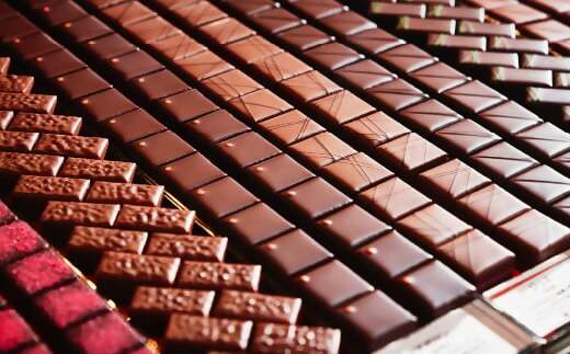 コンフィチュールアッシュVISONオリジナルボンボンショコラ（ルージュ・シアン・ブラン・グリ）4箱セット　ショコラ ボンボン チョコレート 詰め合わせ 12種 3個セット 個包装 和風 調味料 お酒 お茶 フルーツ 贈答品 贈答用 ギフト 三重県 多気町　　VCH-01