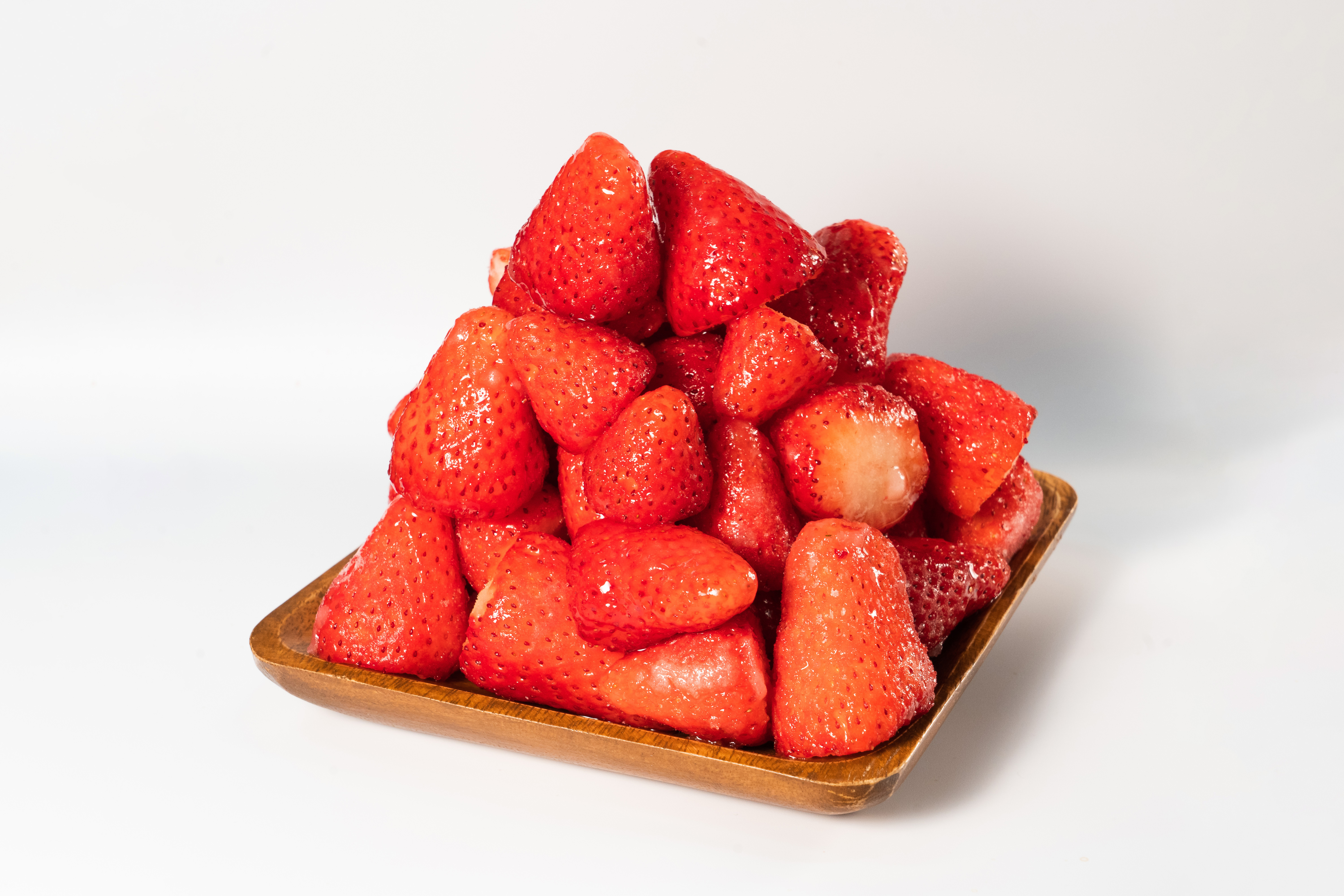 冷凍完熟手摘みいちご（章姫）不揃い 1kg 砂糖入り 農園直送 イチゴ 苺 冷凍いちご 果物 スイーツ デザート フルーツ アイス ジャム シャーベット ベリー 氷菓 甘い 果実 あまい 三重県 多気町 FR-13