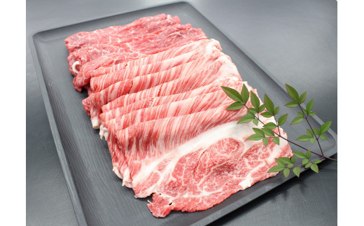 松阪牛 紅白 すき焼き 1kg（ ロース ・ 肩ロース ・ モモ ）／冷凍 瀬古食品 JGAP認定 松阪肉 名産 お取り寄せ 牛肉 お肉 肉 和牛 黒毛和牛 国産 国産牛 松阪牛 松阪 牛 ブランド牛 霜降り 赤身 産地直送 家庭用 ギフト 贈答用 三重県 大台町 (00115)