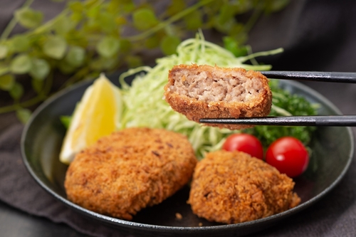 冷凍 松阪牛入り コロッケ ・ ミンチカツ 各15個 セット 計30個 ／ 瀬古食品 松阪肉 名産 ブランド 霜ふり本舗 牛肉 お肉 肉 和牛 黒毛和牛 国産 国産牛 松阪牛 ブランド牛 お惣菜 ご自宅用 家庭用 ギフト 贈答用 産地直送 松阪 牛 三重県 大台町 (393)