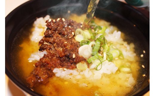 松阪牛 入り まかないそぼろ 100g×8P 計800g／瀬古食品 JGAP認定 松阪肉 名産 お取り寄せグルメ 牛肉 お肉 肉 和牛 黒毛和牛 国産 国産牛 ブランド牛 豚肉 ご自宅用 家庭用 小分け ご飯のお供 おかず おつまみ 産地直送 松阪 牛 三重県 大台町 (0067)