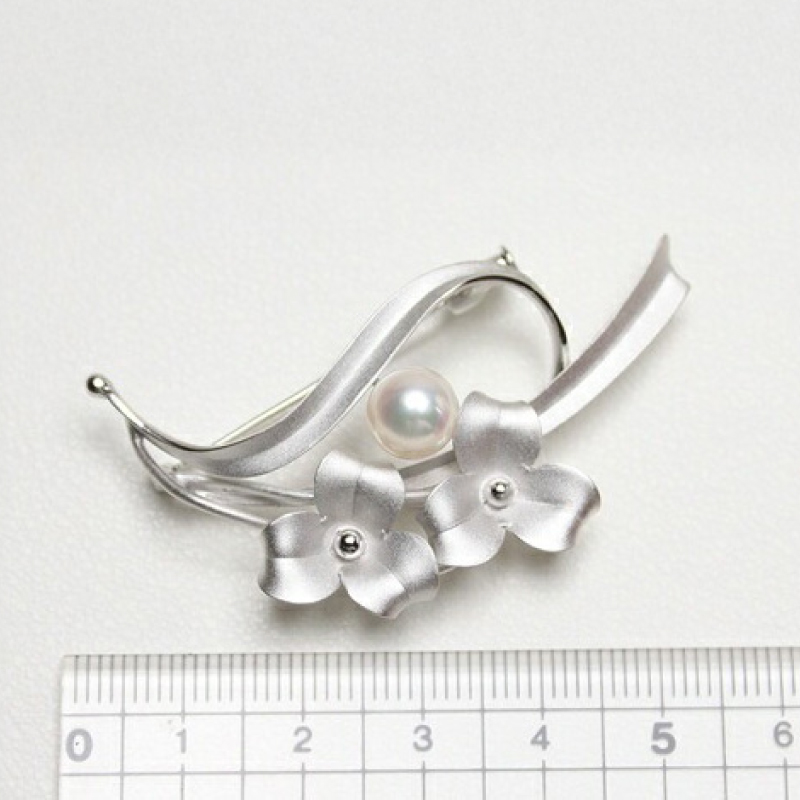 真珠 ブローチ 7.5mm SV シルバー アコヤ真珠 アクセサリー ファッション ジュエリー akoya パール フォーマル カジュアル プレゼント ギフト 贈り物 贈答品 お祝い 誕生日 記念日 冠婚葬祭 慶事 弔事 結婚式 卒業式 入学式 国産 三重県 伊勢 志摩 南伊勢町 / パールハヤシ SV アコヤ真珠 7.5ミリ ブローチ （No30887）