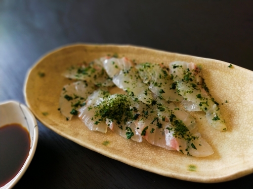 （冷凍） 刺身 カット済 お手軽 海鮮丼 あおさまぶし 熟成 鯛 100g 2袋 計 200g ／ 城水産 伊勢志摩 まだい 真鯛 スライス のっけ丼 お茶漬 青さ 海苔 無添加 産地直送