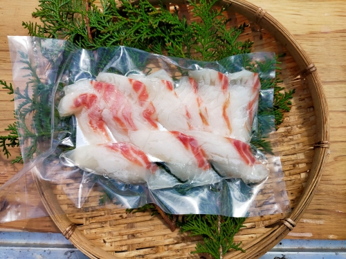 （冷凍） タイ ブリ カット済 海鮮 しゃぶしゃぶ 100g 各 4袋 計 800g ／ 伊勢志摩 城水産 まだい 真鯛 鰤 天然 スライス のっけ丼 お茶漬け 海鮮丼 豪快丼 産地直送