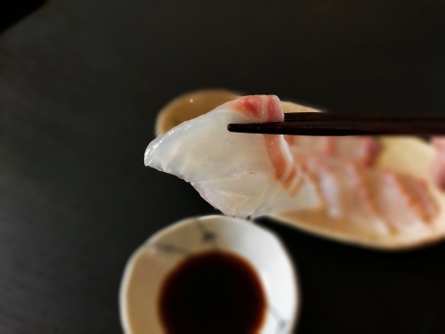 （冷凍） 刺身 カット済 お手軽 海鮮丼 熟成 鯛 100g 3袋 計 300g ／ 城水産 伊勢志摩 まだい 真鯛 スライス のっけ丼 お茶漬け たい 茶づけ 海の幸 無添加 産地直送