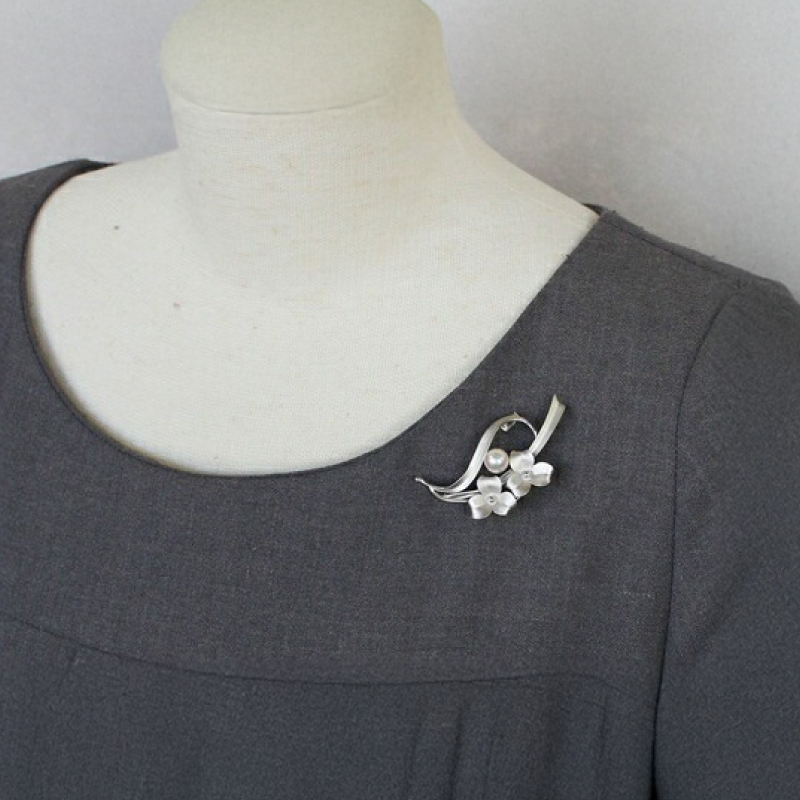 真珠 ブローチ 7.5mm SV シルバー アコヤ真珠 アクセサリー ファッション ジュエリー akoya パール フォーマル カジュアル プレゼント ギフト 贈り物 贈答品 お祝い 誕生日 記念日 冠婚葬祭 慶事 弔事 結婚式 卒業式 入学式 国産 三重県 伊勢 志摩 南伊勢町 / パールハヤシ SV アコヤ真珠 7.5ミリ ブローチ （No30887）