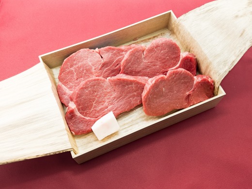 【4等級以上】【カネ吉山本】近江牛 自慢の逸品便−喜−（全6回定期便）【Y090W】