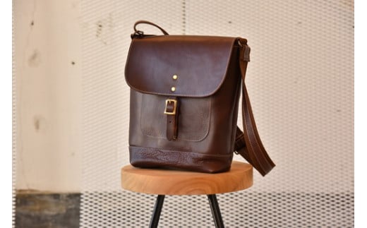 リッチオイルレザー(岡喜近江牛レザー）で作った　ショルダーバッグ　　ダークウォルナット【CC24W】