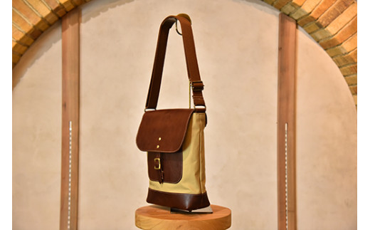 近江牛レザーと地産帆布で作ったショルダーバッグ　ダークウォルナット　縦型【CC26W】