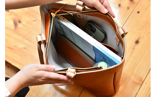 近江牛レザーを贅沢に使ったトートバッグ　ブライトキャメル【CC28W】