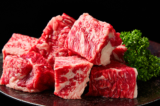 A5等級 未経産雌限定 特撰近江牛 角切り 500g 煮込み用【FO13W】