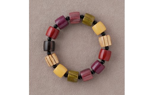 伝統の技で作り上げた色彩豊かな天然木のブレスレット【F003W】