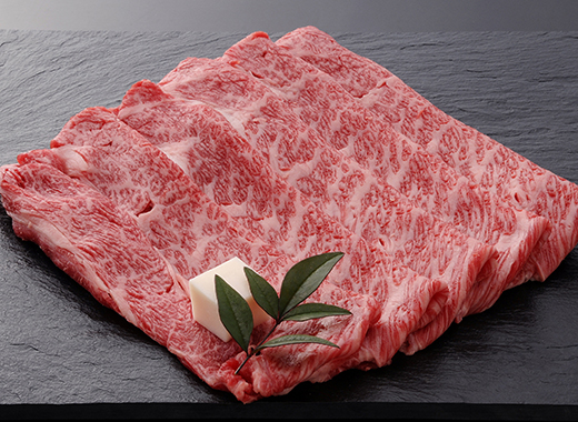 【４等級以上の未経産牝牛限定】近江牛肩ロースすき焼き【 1kg（500ｇ×2パック）】【AF09W】