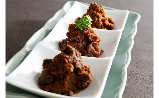 【カネ吉山本】しぐれ2個/そぼろ煮1個/にくみそ1個 箱入【400ｇ（各100ｇ×4個）】【Y054W1】