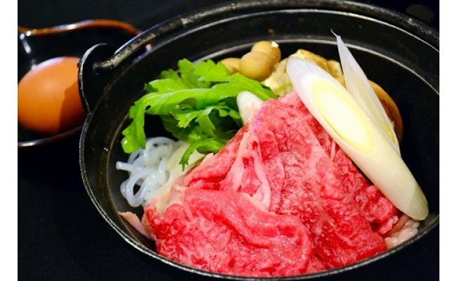 【4等級以上】黒毛和牛 近江牛 【上霜】 モモ すきやき用 【900g】 冷凍【BM11W】