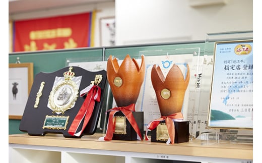 【森三商会】4等級以上の未経産雌牛限定　近江牛特選すき焼き 500g（ロース・肩ロース）【GM02W】