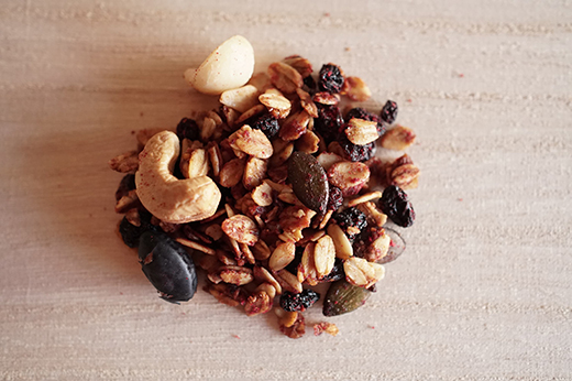 ナッツ屋さんのこだわり自家焙煎グラノーラ1週間分(カカオ&ラズベリー&NUTS)【50g×7袋】【DE05W】