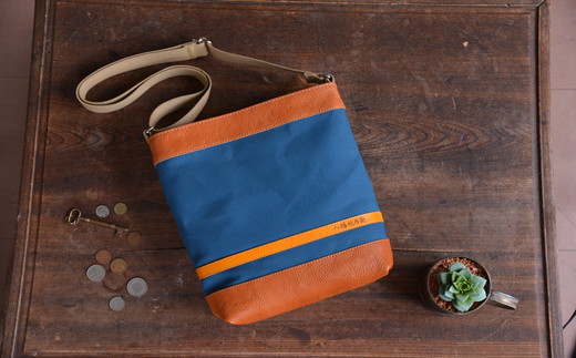 ハンドメイド　八幡帆布鞄　ショルダーバッグ　タテ型　琵琶湖ブルー　名入れ可　【CC09W】