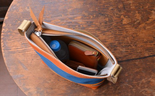 ハンドメイド　八幡帆布鞄　ショルダーバッグ　タテ型　琵琶湖ブルー　名入れ可　【CC09W】

