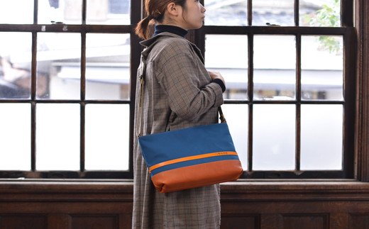 ハンドメイド　八幡帆布鞄　ショルダーバッグ　ヨコ型　琵琶湖ブルー　名入れ可　【CC10W】

