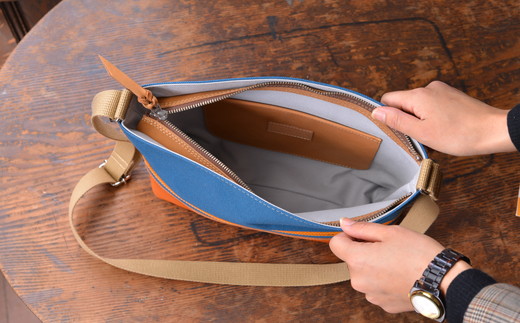 ハンドメイド　八幡帆布鞄　ショルダーバッグ　ヨコ型　琵琶湖ブルー　名入れ可　【CC10W】

