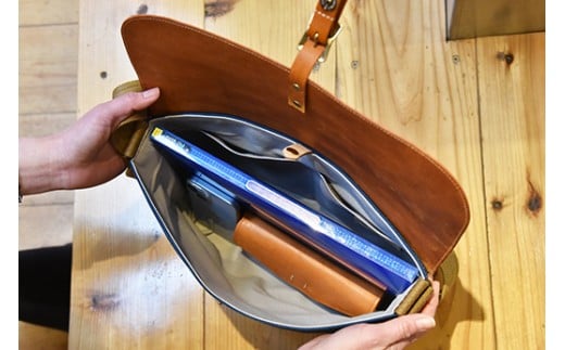 近江牛レザーと地産帆布で作ったショルダーバッグ　びわ湖ブルー　Lサイズ【CC41W】