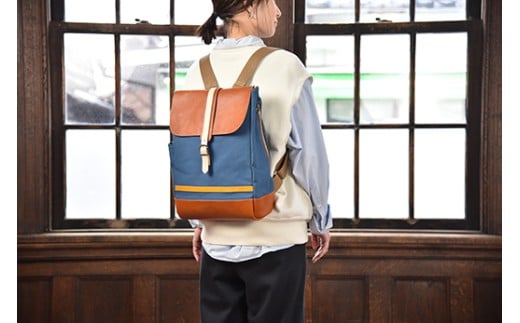 近江牛レザーと地産帆布で作ったフラップ付きリュック　びわ湖ブルー【CC42W】