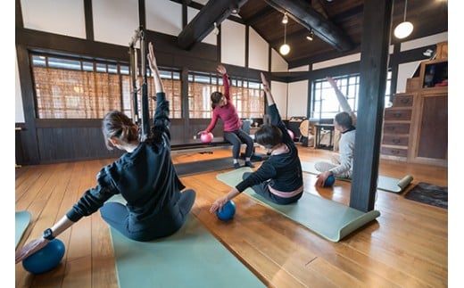 はちたび「八幡堀の魅力を歩いて体感する旅」（ピラティス×ノルディックウォーキング）【HP01W】