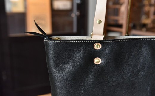 ハンドメイド　レザートートバッグ・名入れ可能　ブラック【CC12W】